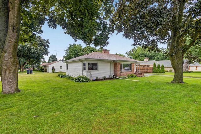104 E Third AVENUE, Elkhorn, WI 53121
