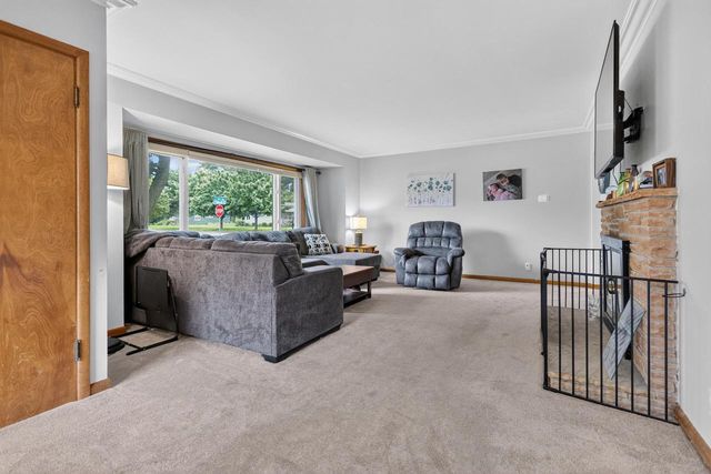 104 E Third AVENUE, Elkhorn, WI 53121