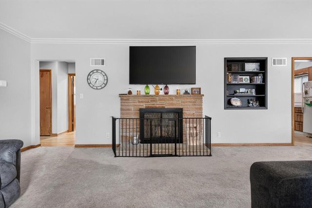 104 E Third AVENUE, Elkhorn, WI 53121