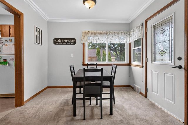 104 E Third AVENUE, Elkhorn, WI 53121