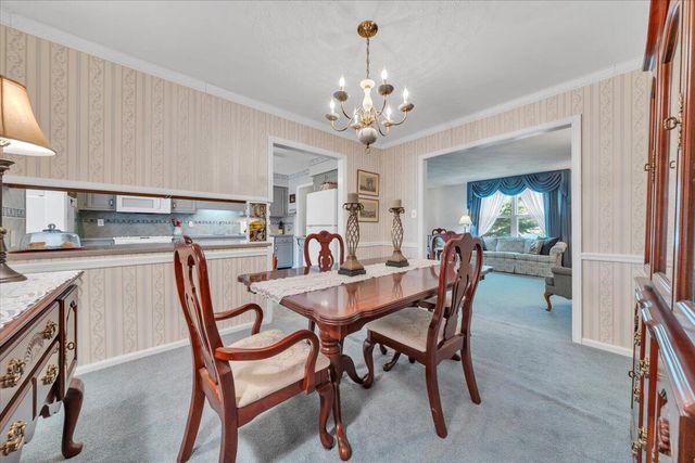 812 Knollwood DR, Troutville, VA 24175