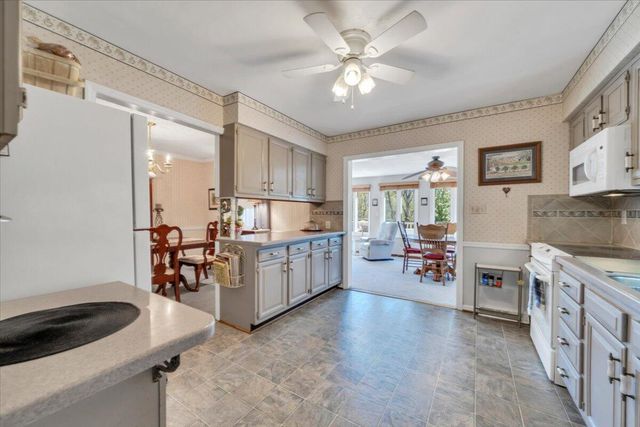 812 Knollwood DR, Troutville, VA 24175