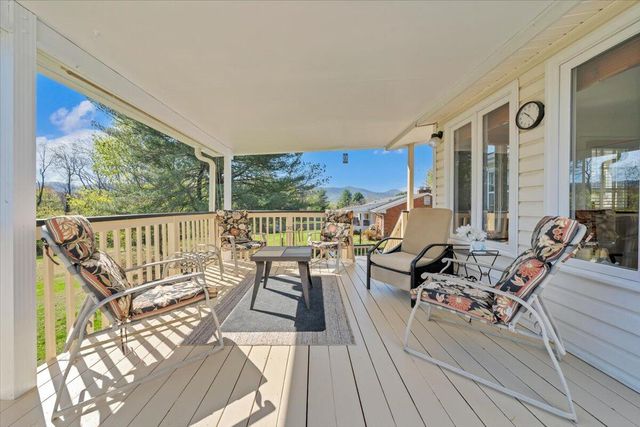 812 Knollwood DR, Troutville, VA 24175