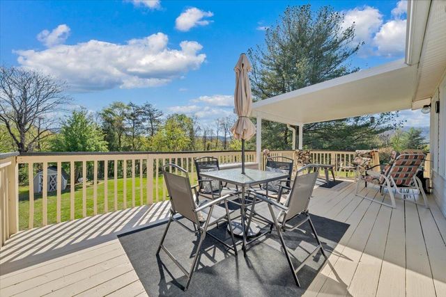 812 Knollwood DR, Troutville, VA 24175