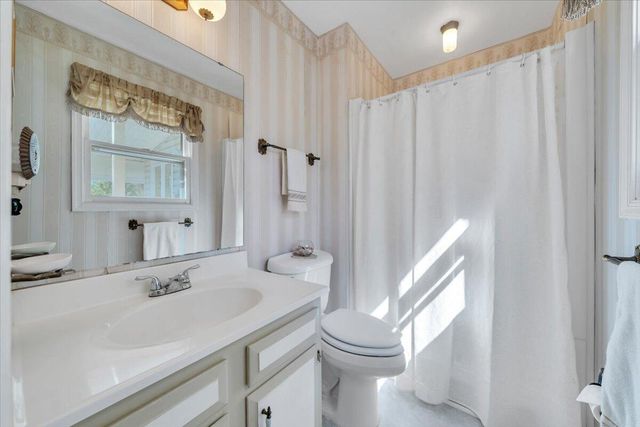 812 Knollwood DR, Troutville, VA 24175