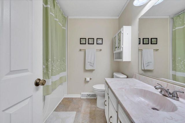 812 Knollwood DR, Troutville, VA 24175