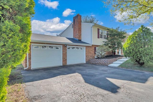 812 Knollwood DR, Troutville, VA 24175