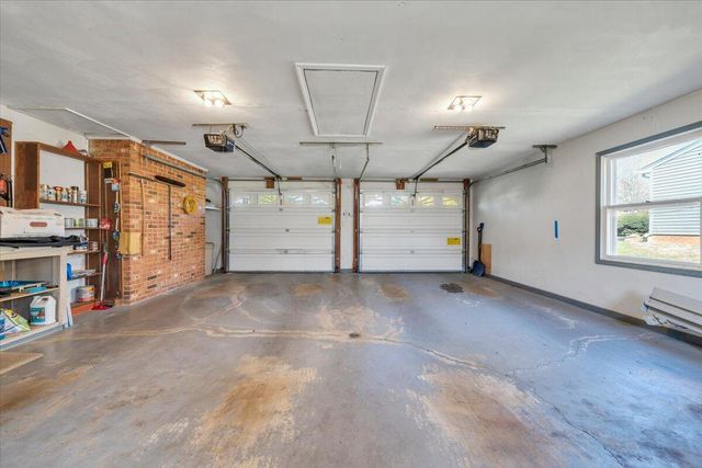 812 Knollwood DR, Troutville, VA 24175