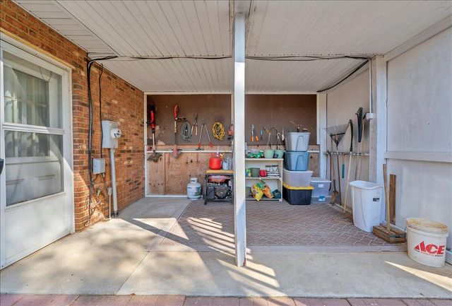 812 Knollwood DR, Troutville, VA 24175