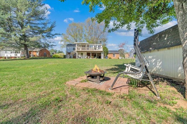 812 Knollwood DR, Troutville, VA 24175
