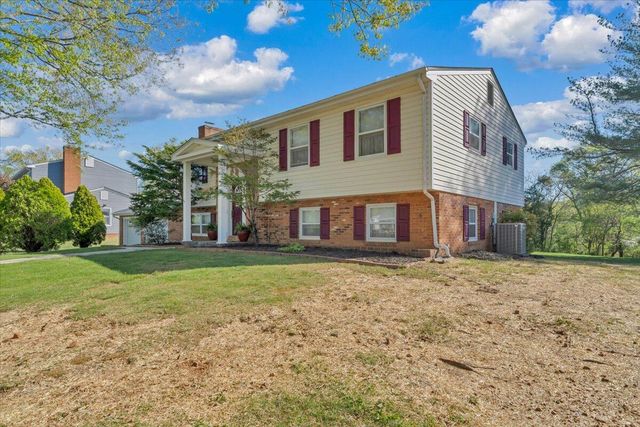 812 Knollwood DR, Troutville, VA 24175