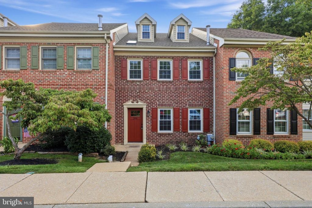 206 GEORGETOWNE CT, ROYERSFORD, PA 19468 — exterior