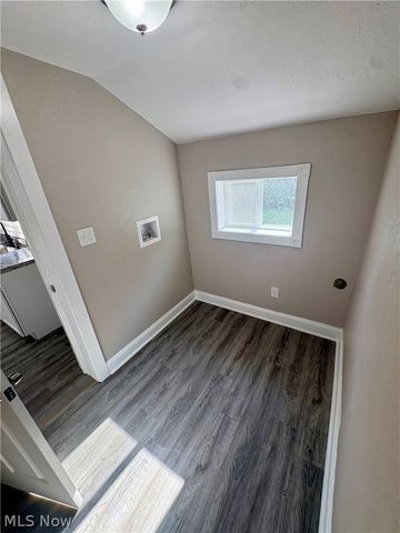 38 Belmont Avenue, Niles, OH 44446