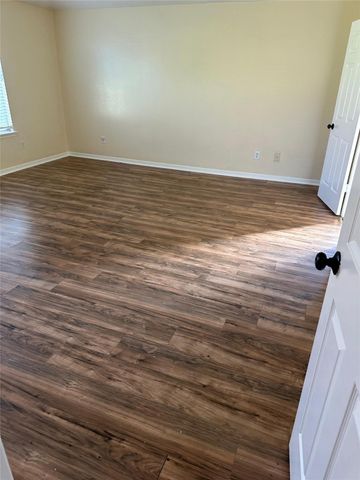 5718 Straight Way, Houston, TX 77339