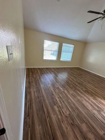 5718 Straight Way, Houston, TX 77339