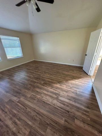 5718 Straight Way, Houston, TX 77339