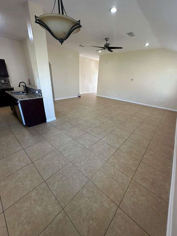 5718 Straight Way, Houston, TX 77339
