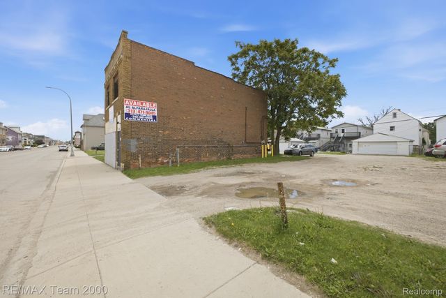 2226 Caniff Street, Hamtramck, MI 48212