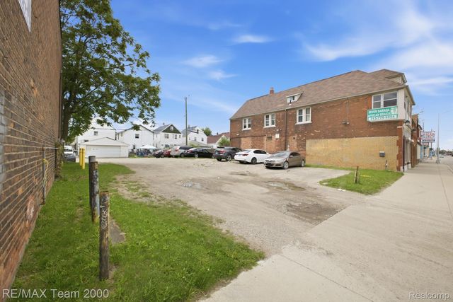 2226 Caniff Street, Hamtramck, MI 48212