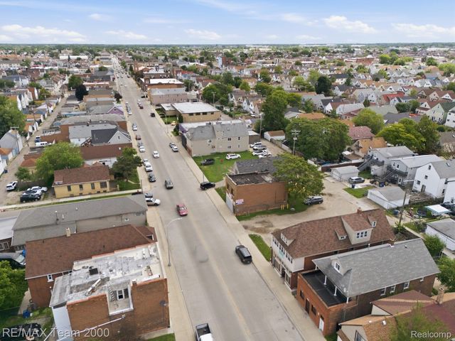 2226 Caniff Street, Hamtramck, MI 48212