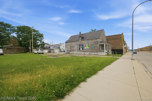 2226 Caniff Street, Hamtramck, MI 48212
