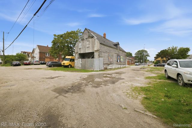 2226 Caniff Street, Hamtramck, MI 48212