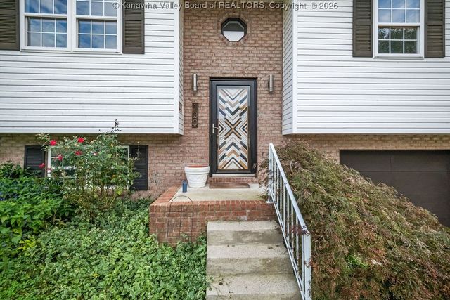 120 Sterling Drive, Hurricane, WV 25526