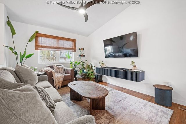 120 Sterling Drive, Hurricane, WV 25526