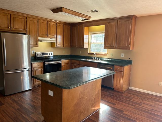 656 Bridle Path Lane, Box Springs, GA 31801