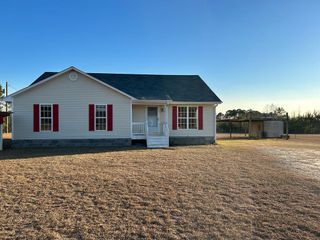 656 Bridle Path Lane, Box Springs, GA 31801