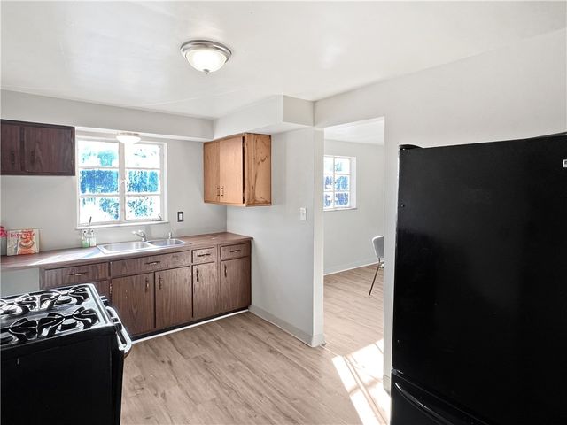 6444 Apple St, Lincoln Larimer, PA 15206