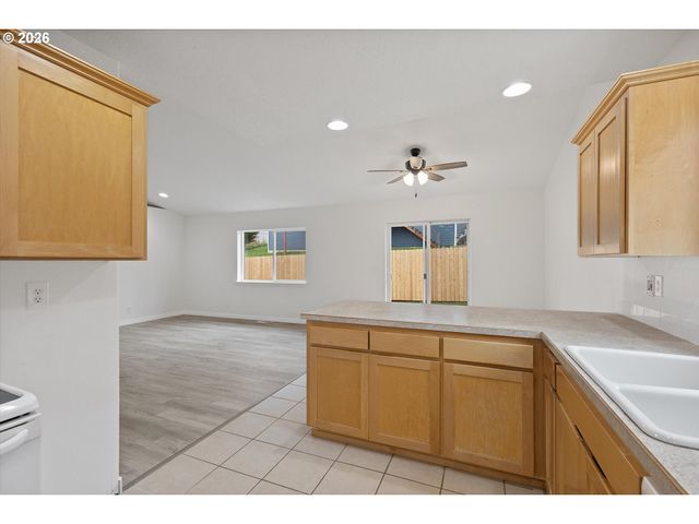 2445 Ne 47TH St, Lincoln City, OR 97367