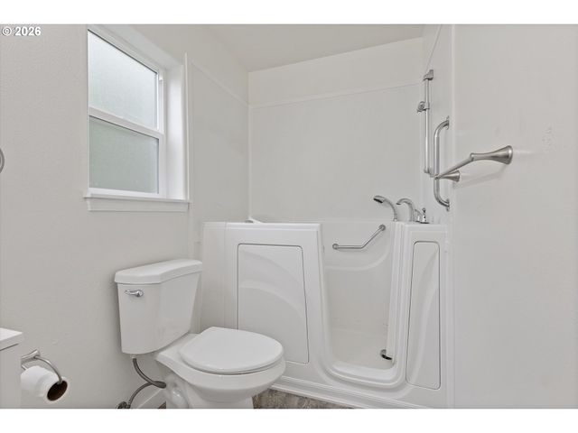 2445 Ne 47TH St, Lincoln City, OR 97367