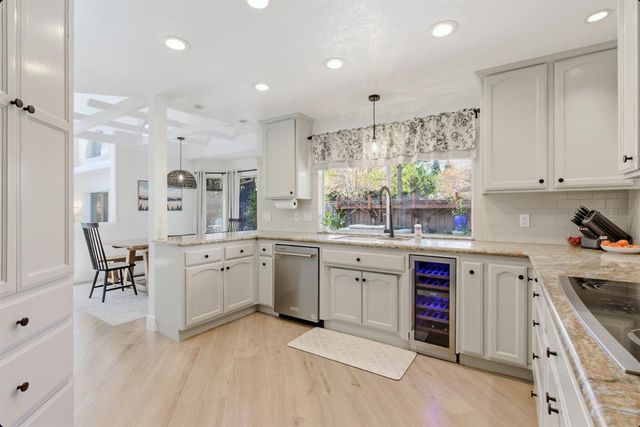 1986 Somerdale Cir, Roseville, CA 95661