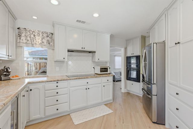 1986 Somerdale Cir, Roseville, CA 95661