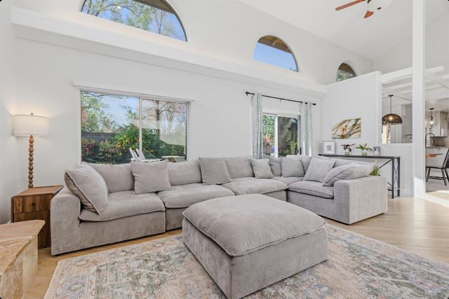 1986 Somerdale Cir, Roseville, CA 95661