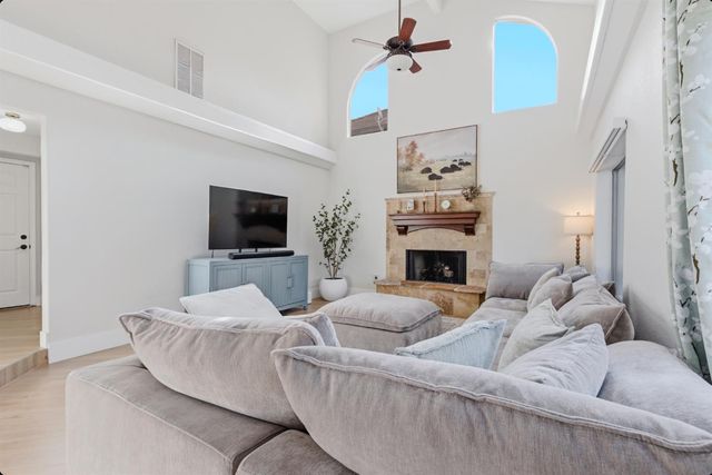 1986 Somerdale Cir, Roseville, CA 95661