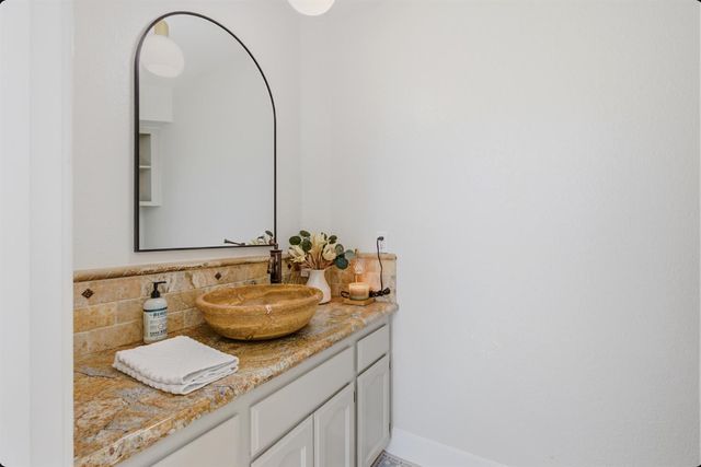 1986 Somerdale Cir, Roseville, CA 95661