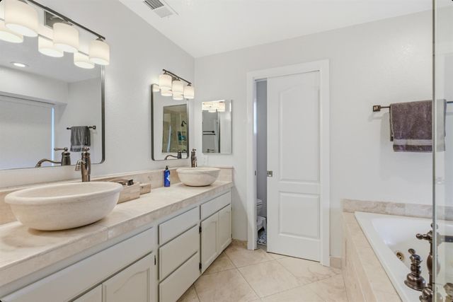 1986 Somerdale Cir, Roseville, CA 95661