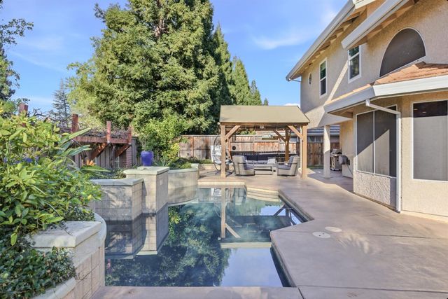 1986 Somerdale Cir, Roseville, CA 95661