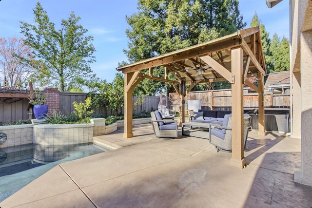 1986 Somerdale Cir, Roseville, CA 95661