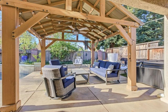 1986 Somerdale Cir, Roseville, CA 95661