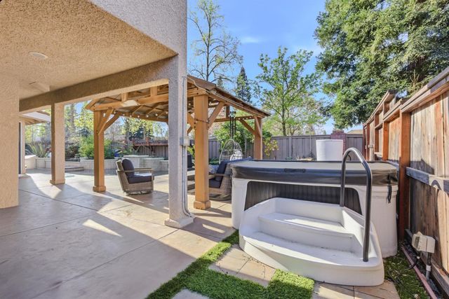 1986 Somerdale Cir, Roseville, CA 95661