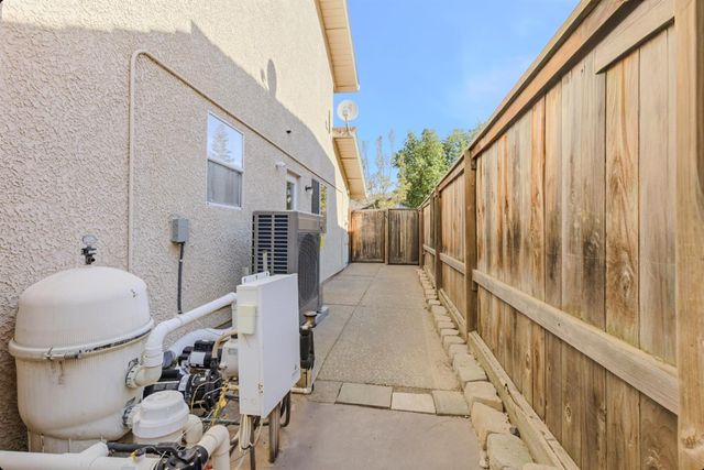 1986 Somerdale Cir, Roseville, CA 95661