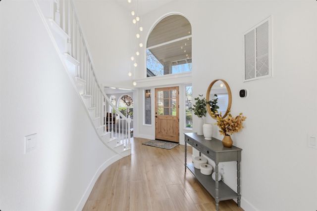 1986 Somerdale Cir, Roseville, CA 95661