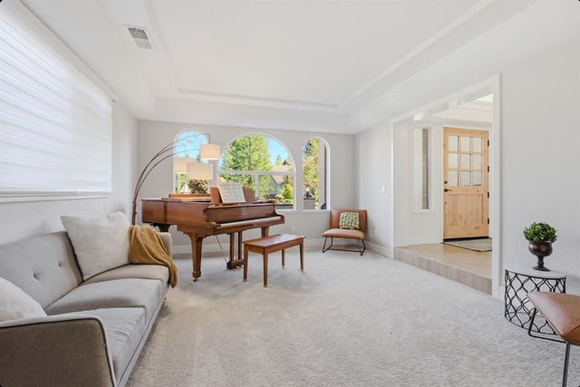 1986 Somerdale Cir, Roseville, CA 95661