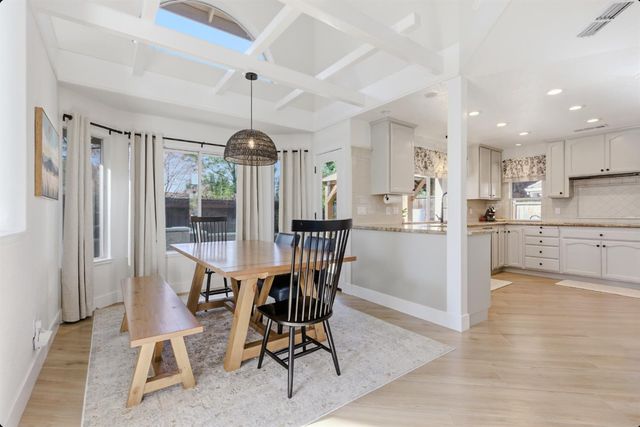 1986 Somerdale Cir, Roseville, CA 95661