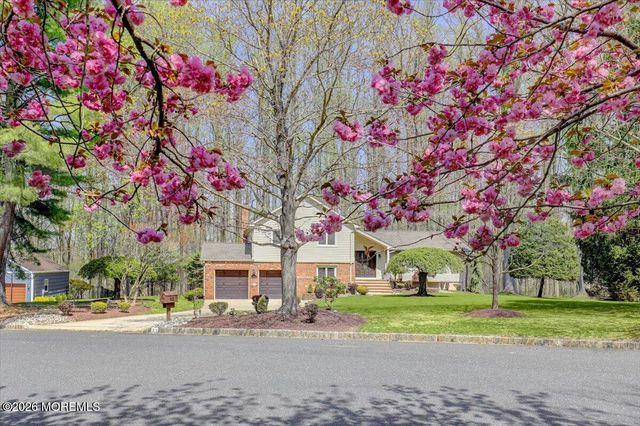 92 Fox Chase Court, Freehold, NJ 07728