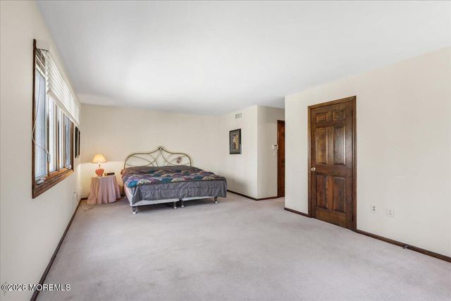 92 Fox Chase Court, Freehold, NJ 07728