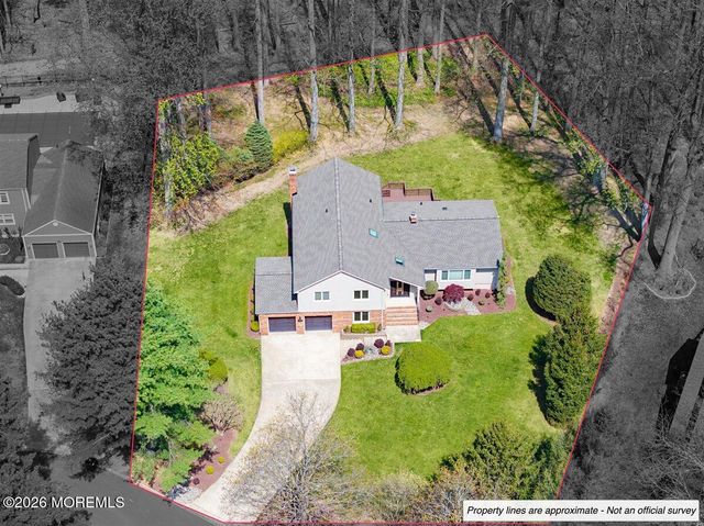 92 Fox Chase Court, Freehold, NJ 07728